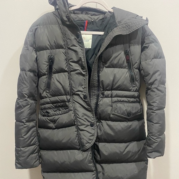Moncler women’s puffer jacket - Picture 3 of 16